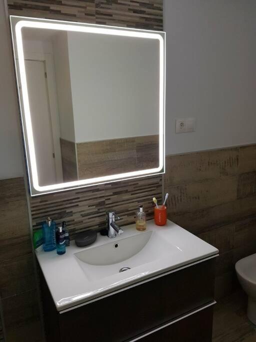 Beautiful Apartment In La Carihuela, Торремолінос Екстер'єр фото