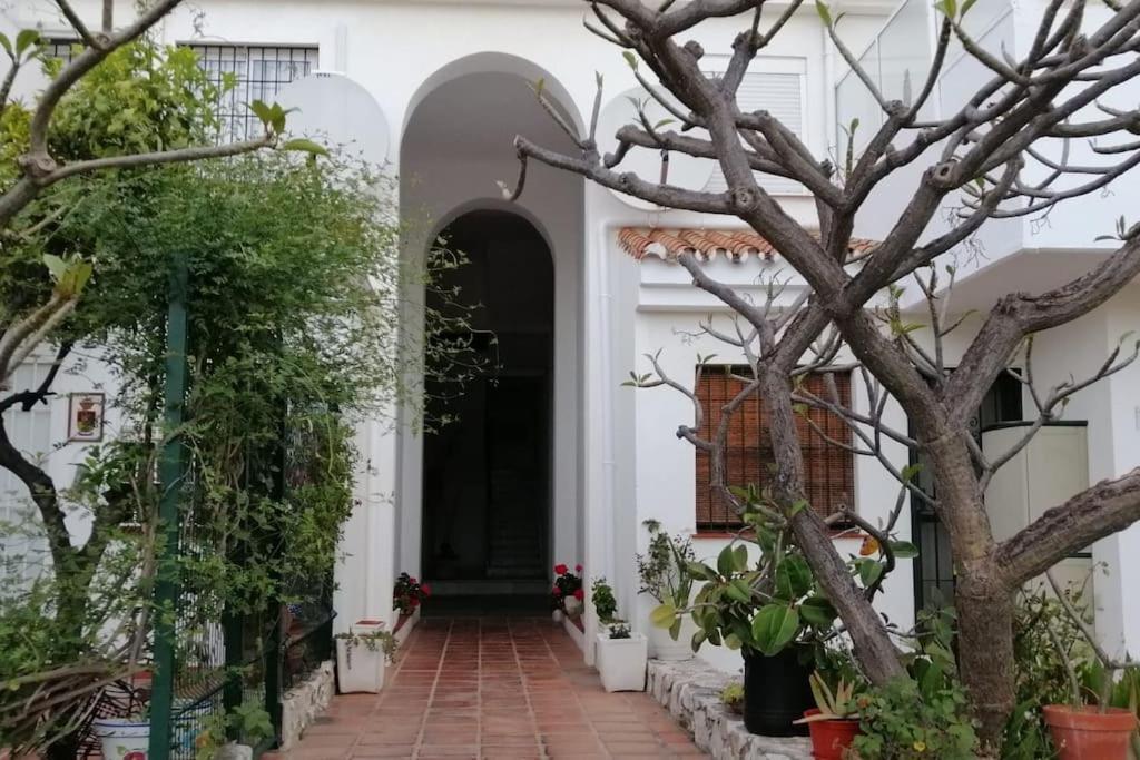 Beautiful Apartment In La Carihuela, Торремолінос Екстер'єр фото