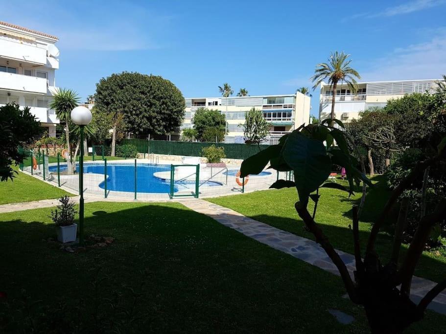 Beautiful Apartment In La Carihuela, Торремолінос Екстер'єр фото